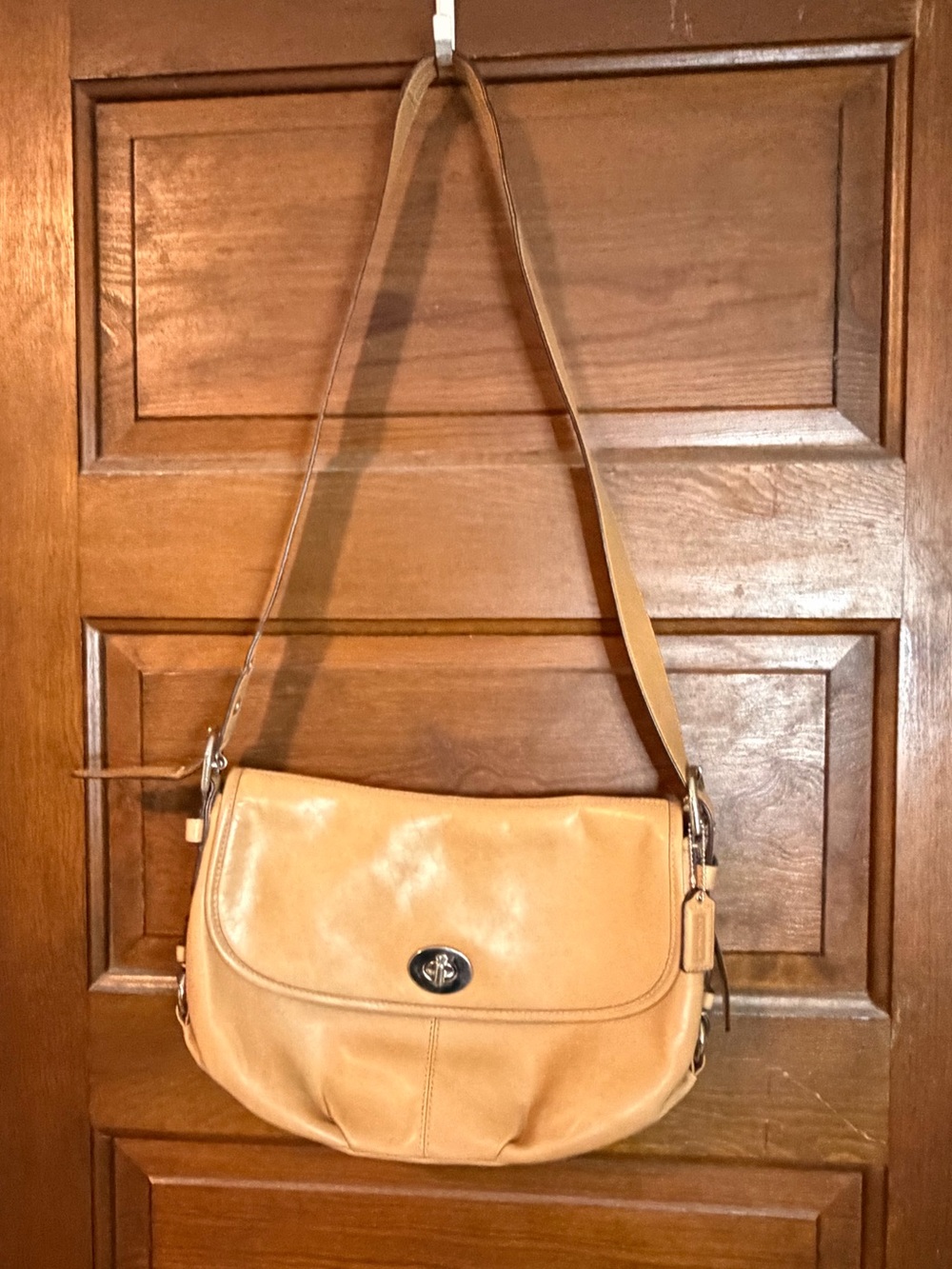 Tan Leather Shoulder Bag - Classic Crossbody Purse